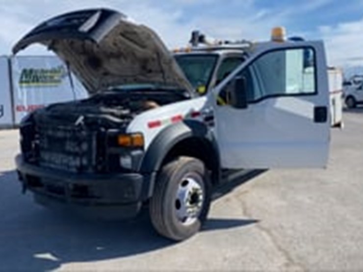 2010-ford-f550-image-9