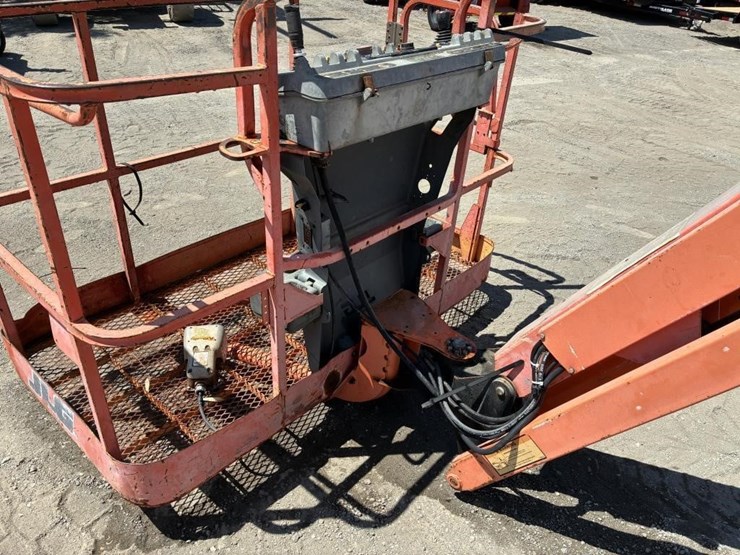 2002-jlg-600aj-image-11