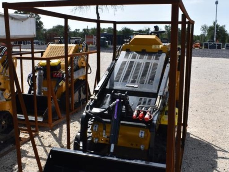 cfg-kkta2-mini-skid-steer-diesel-engine-(serial-#-kkta2726l02260263)-image-1