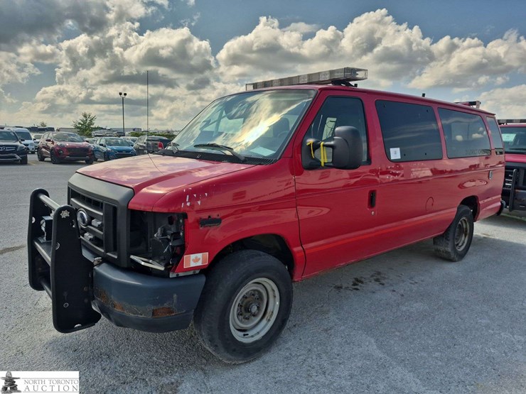 2012-ford-cargo-image-1