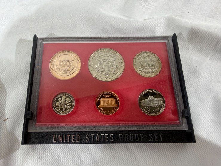 #40044-•-(10)-u.s.-mint-coinsets-from-1980's-image-18