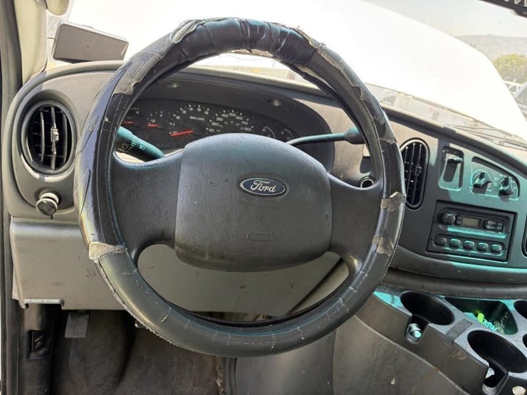 2006-ford-e350-image-13
