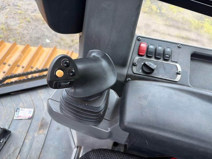 2018-caterpillar-d3k2-lgp-image-21