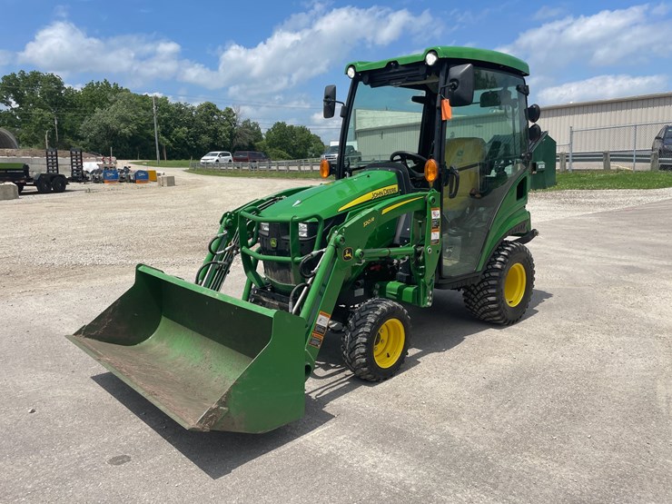 2024-john-deere-1025r-image-1