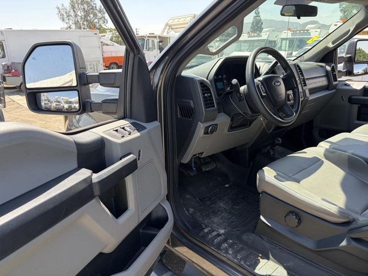 2017-ford-f250-xl-image-12