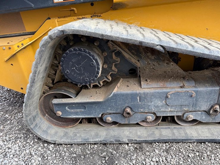 2023-deere-333g-image-13