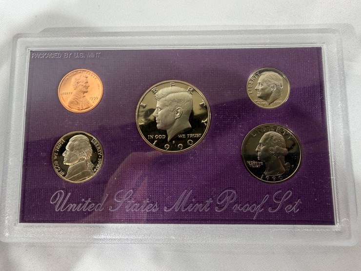 #40044-•-(10)-u.s.-mint-coinsets-from-1980's-image-46