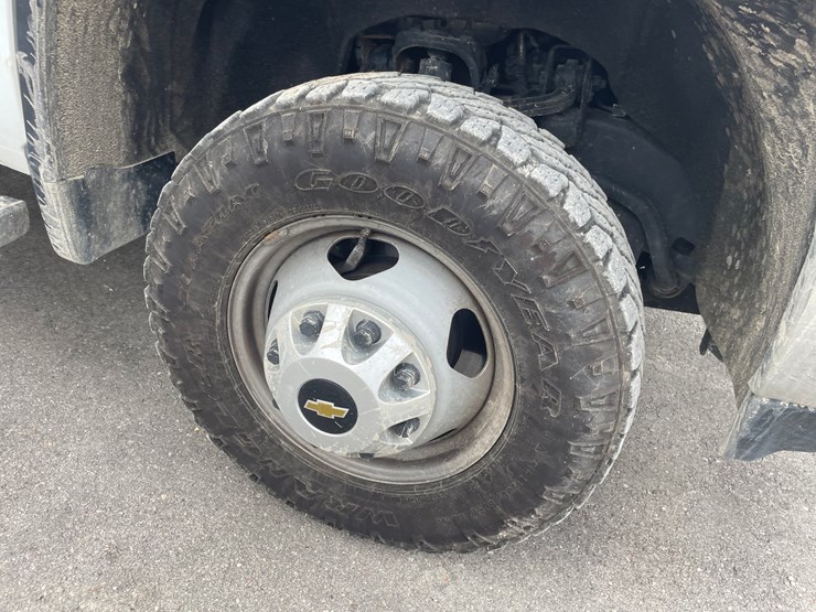 2021-chevrolet-3500-image-15