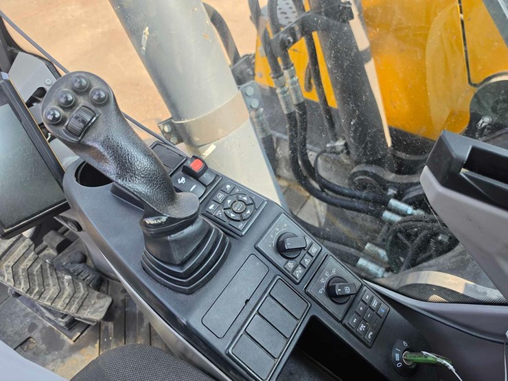 2022-volvo-ecr355el-image-30