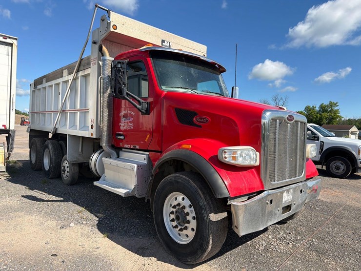 2017-peterbilt-567-image-3