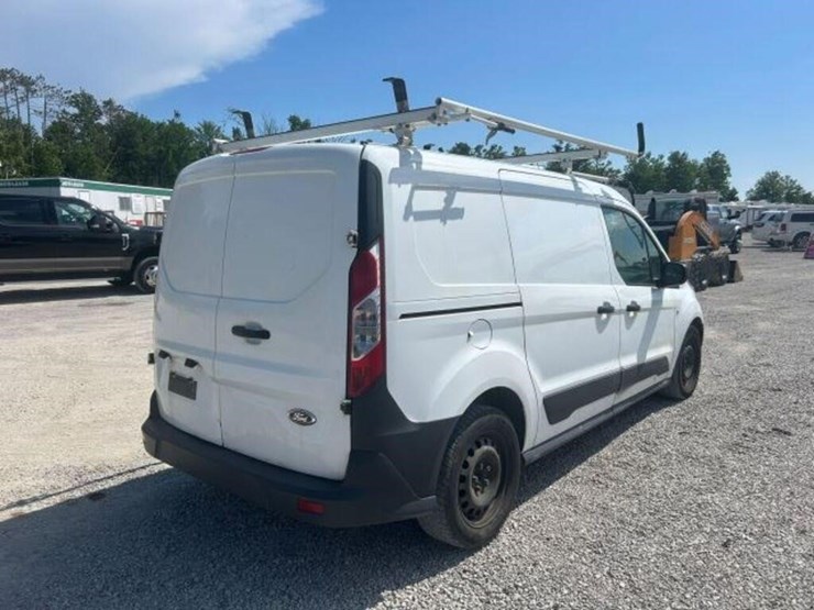 2015-ford-cargo-image-5