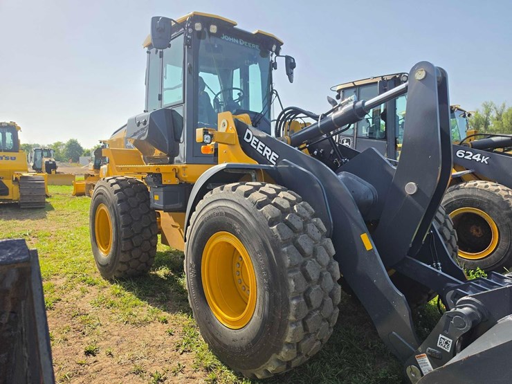 2026-deere-544p-image-4