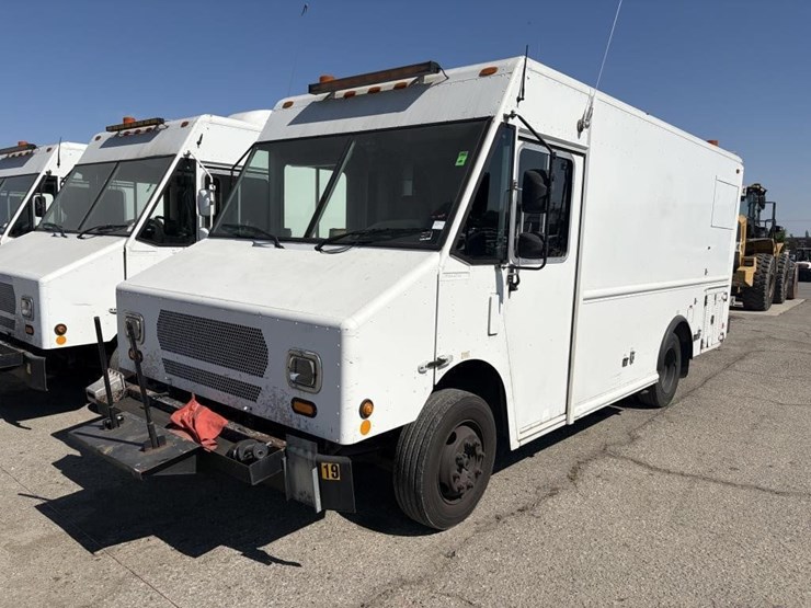 2008-workhorse-w62-image-1