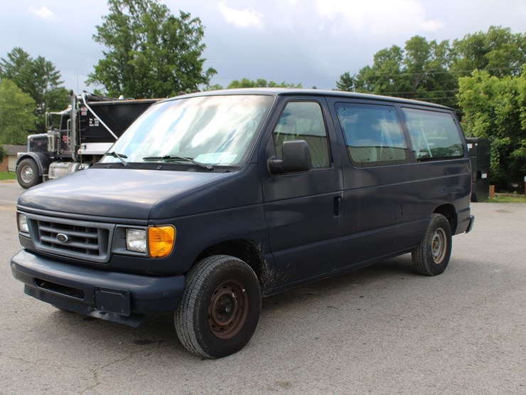 2003-ford-e150-image-1