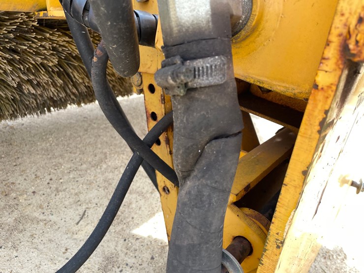 #3433-•-mb-tough-brush-broom-image-28
