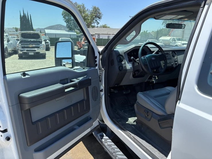 2011-ford-f250-image-13