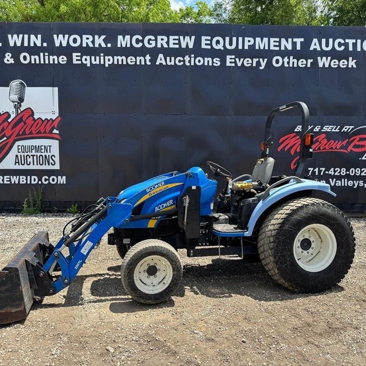NEW HOLLAND BOOMER 3040