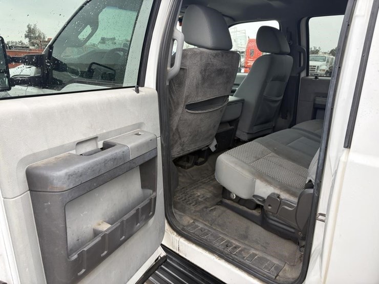 2011-ford-f550-xlt-image-14