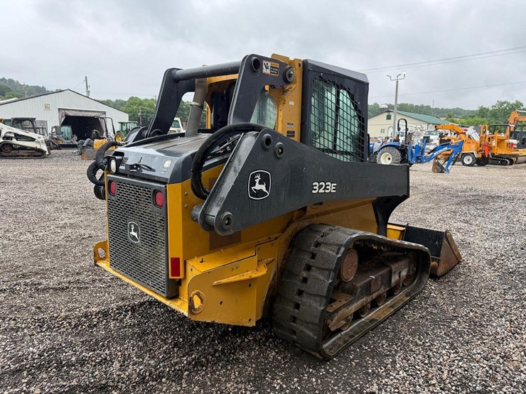 2018-deere-323e-image-4