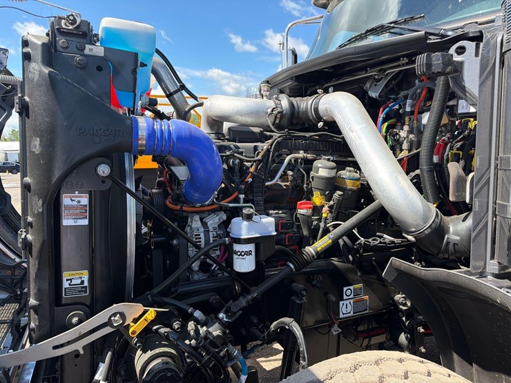 2026-peterbilt-589-image-16
