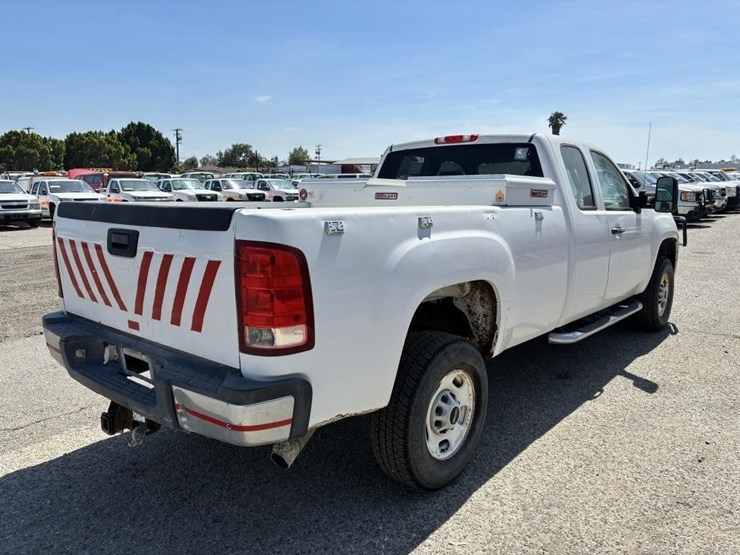 2012-gmc-sierra-2500-image-3