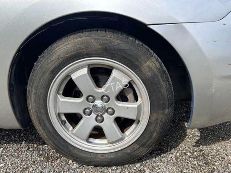 #5-•-2005-toyota-prius-image-17
