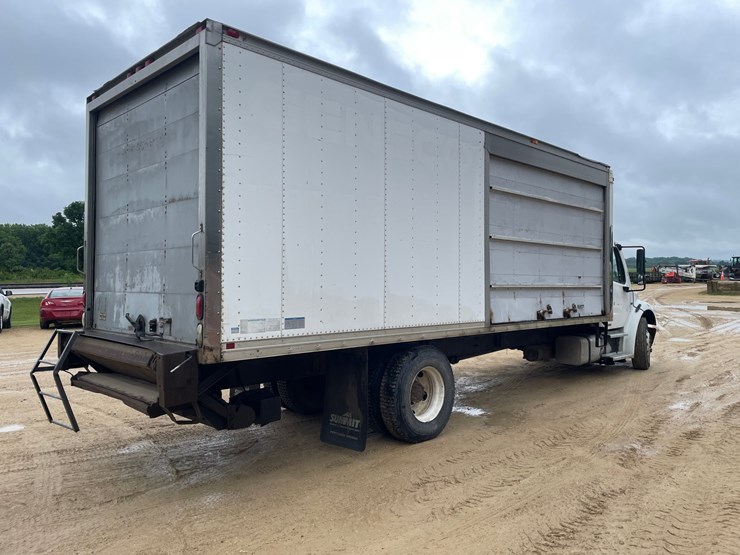 #100-•-2005-freightliner-corp-business-class-m2-straight-truck-(has-wi-title)-image-5
