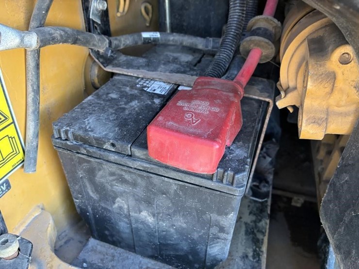 2015-caterpillar-262d-image-29