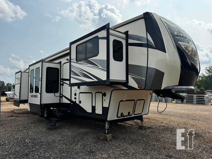 2018-sierra-camper-6948-image-5