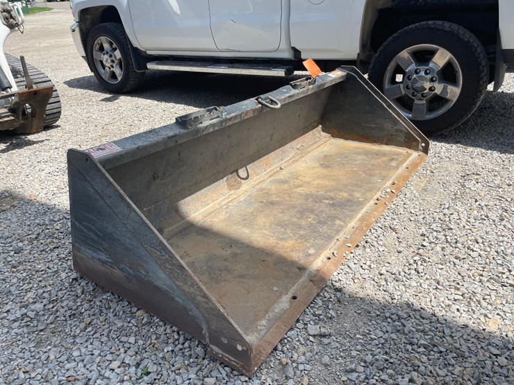 #4877-•-metz-pro-series-universal-mount-84"-bucket-image-3