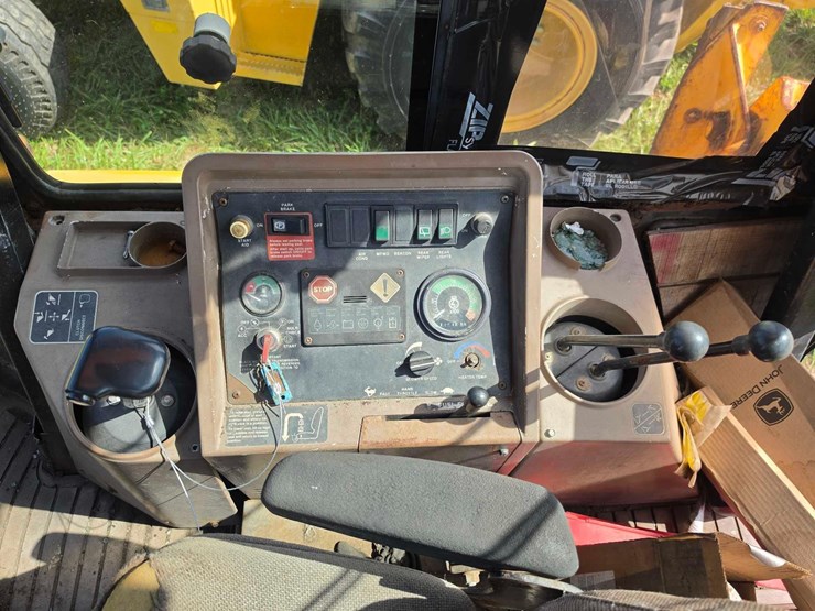 deere-410d-image-15