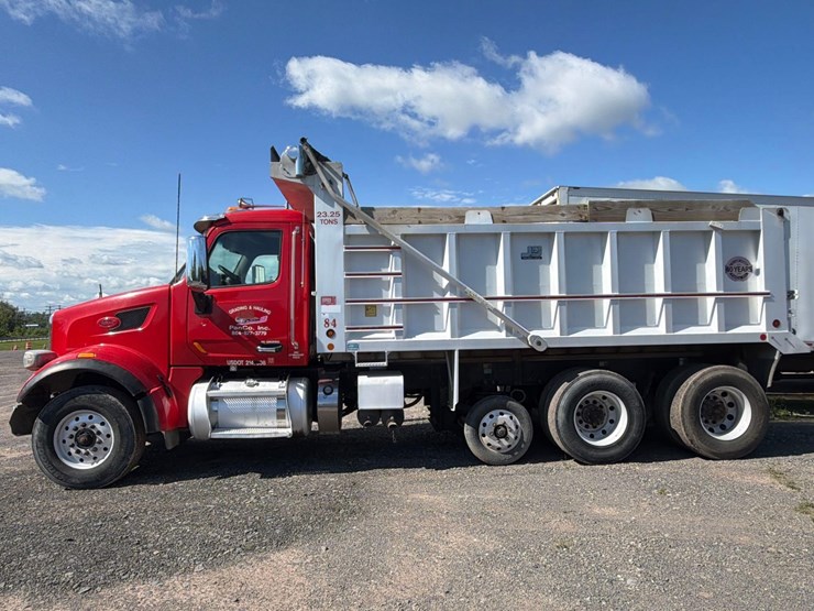 2017-peterbilt-567-image-1