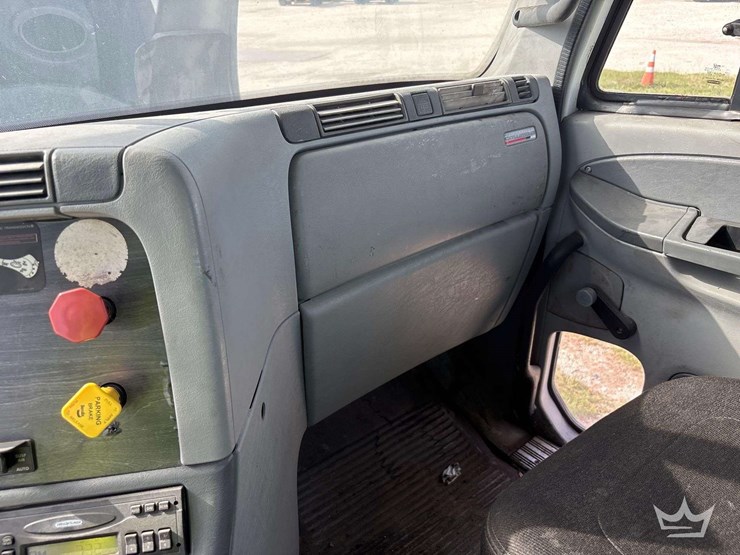2007-freightliner-columbia-120-image-27