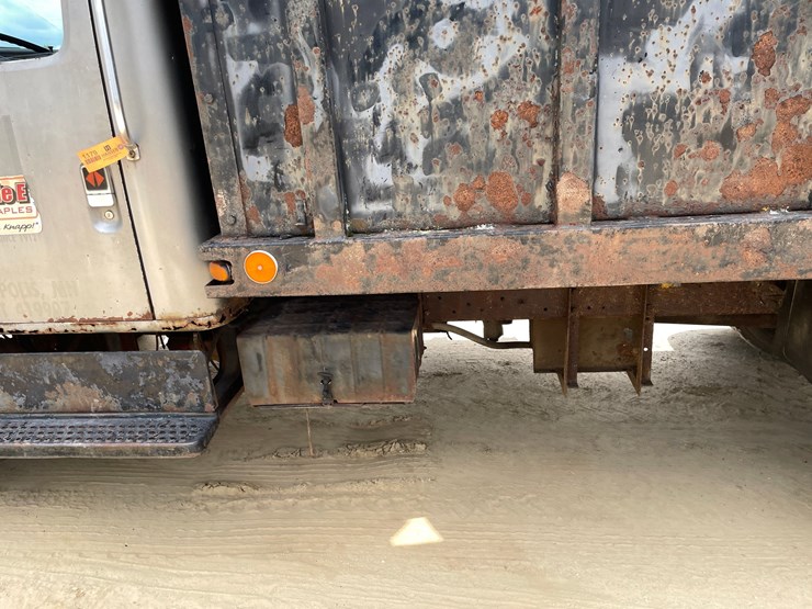 #204-•-1988-international-straight-truck-(has-wi-title)-image-17
