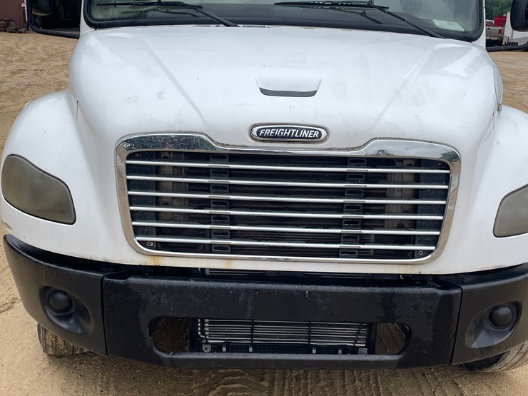 #100-•-2005-freightliner-corp-business-class-m2-straight-truck-(has-wi-title)-image-20
