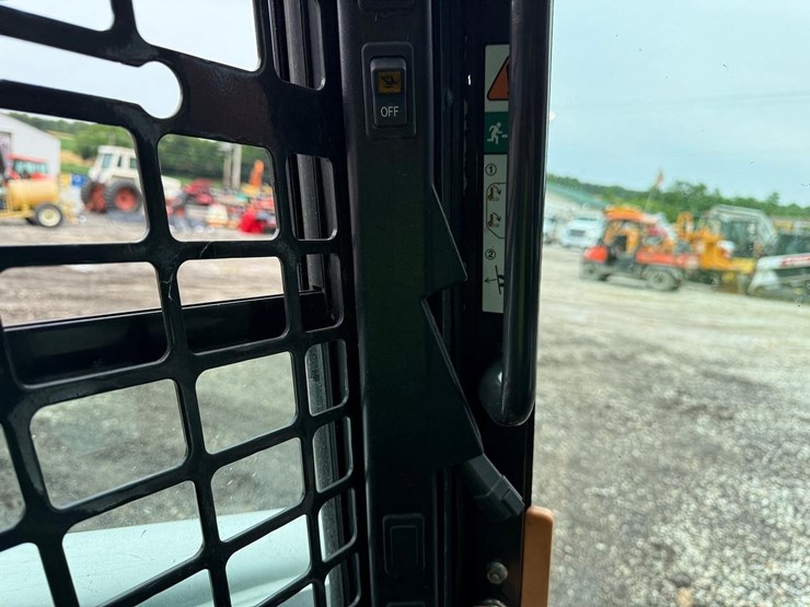 2017-bobcat-t770-image-25