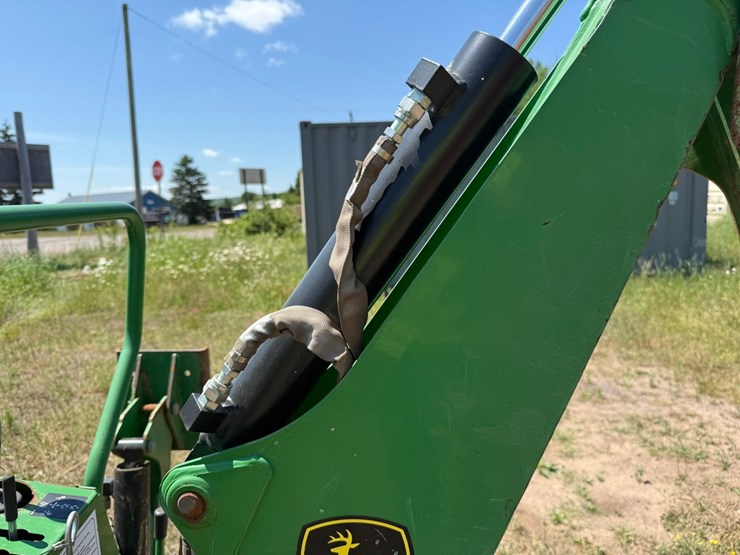john-deere-3032e-image-43