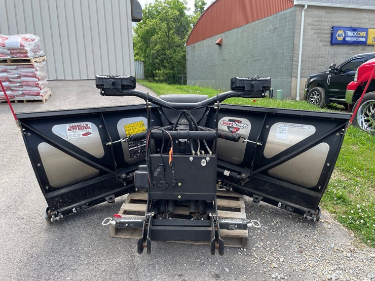 #4879-•-2024-boss-8'2"-stainless-dxt-v-plow-image-4