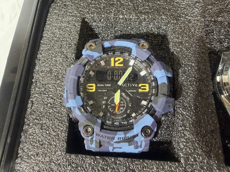 #84579-•-box-of-invicta-watches-image-8