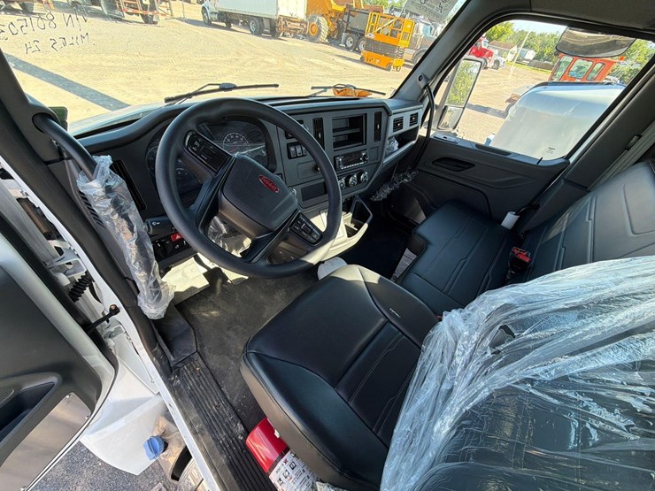 2027-peterbilt-536-image-31
