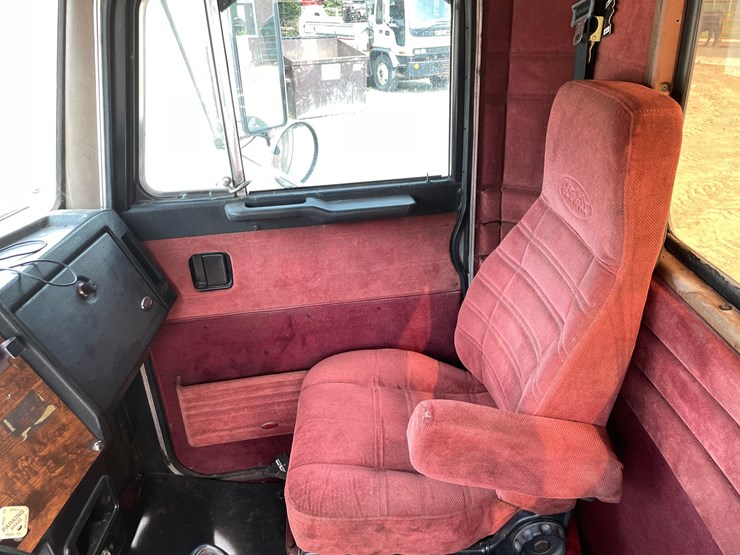 peterbilt-379-image-34
