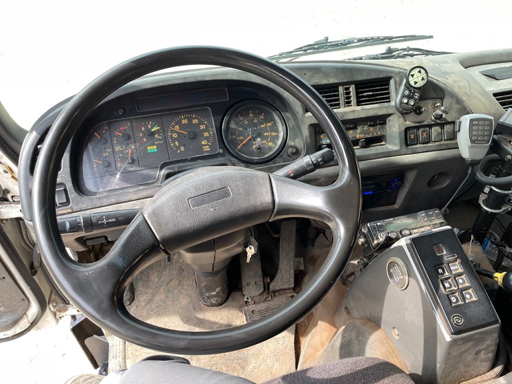 2002-gmc-t8500-image-48