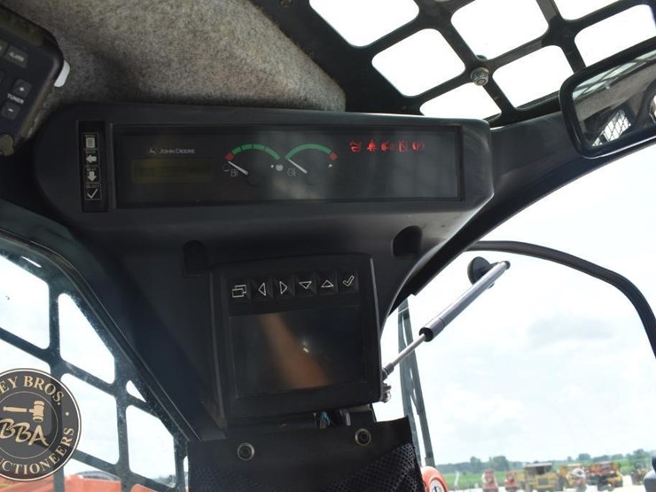 2017-deere-333g-image-43