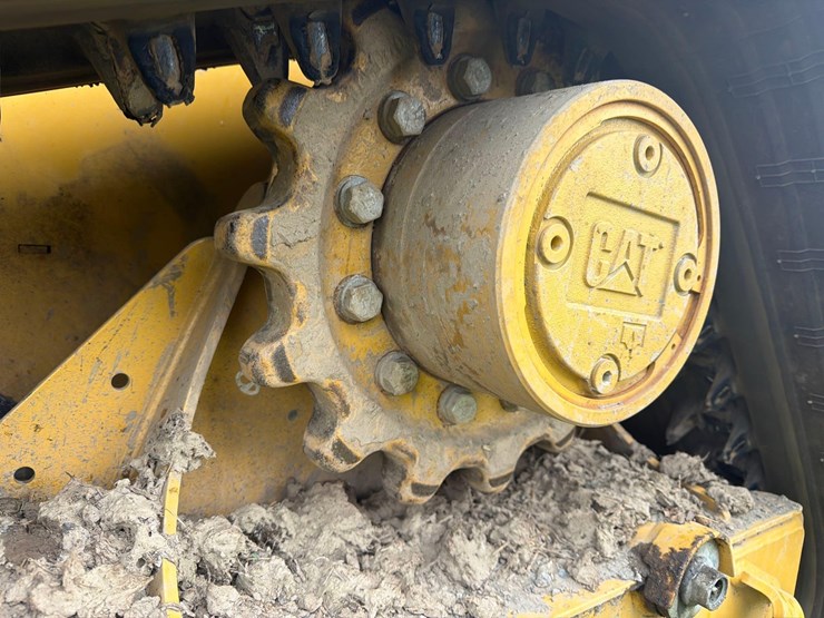 2026-caterpillar-255-image-9