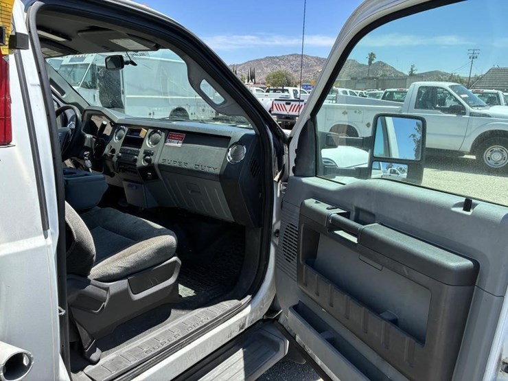 2011-ford-f550-image-14