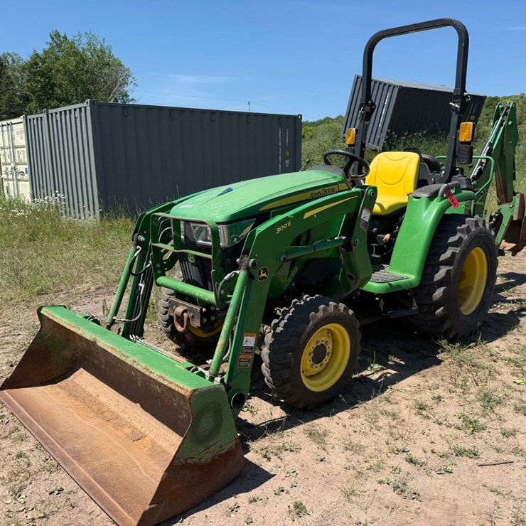 JOHN DEERE 3032E