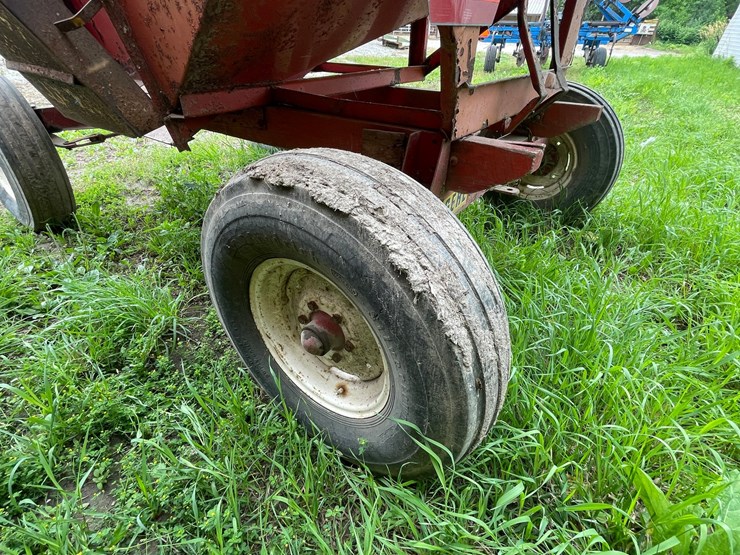 #8315-•-knowles-g900-feed-wagon-gravity-box-image-8
