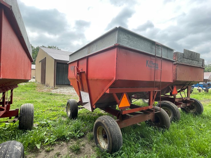 #8312-•-forage-king-73-10-feed-wagon-gravity-box-image-7