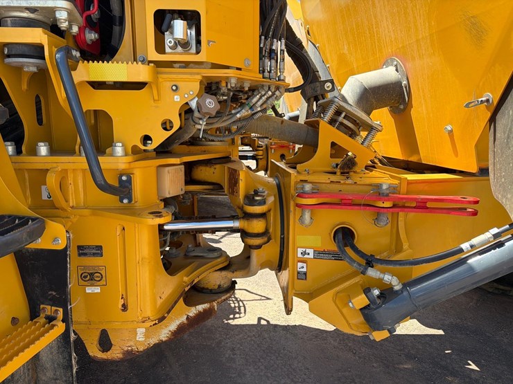 2023-deere-260e-image-11