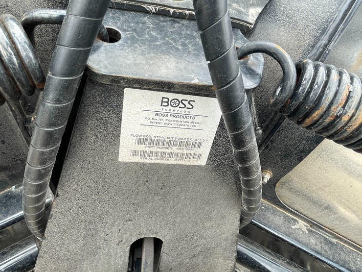 #4871-•-2022-boss-9'2"-stainless-dxt-v-plow-image-7
